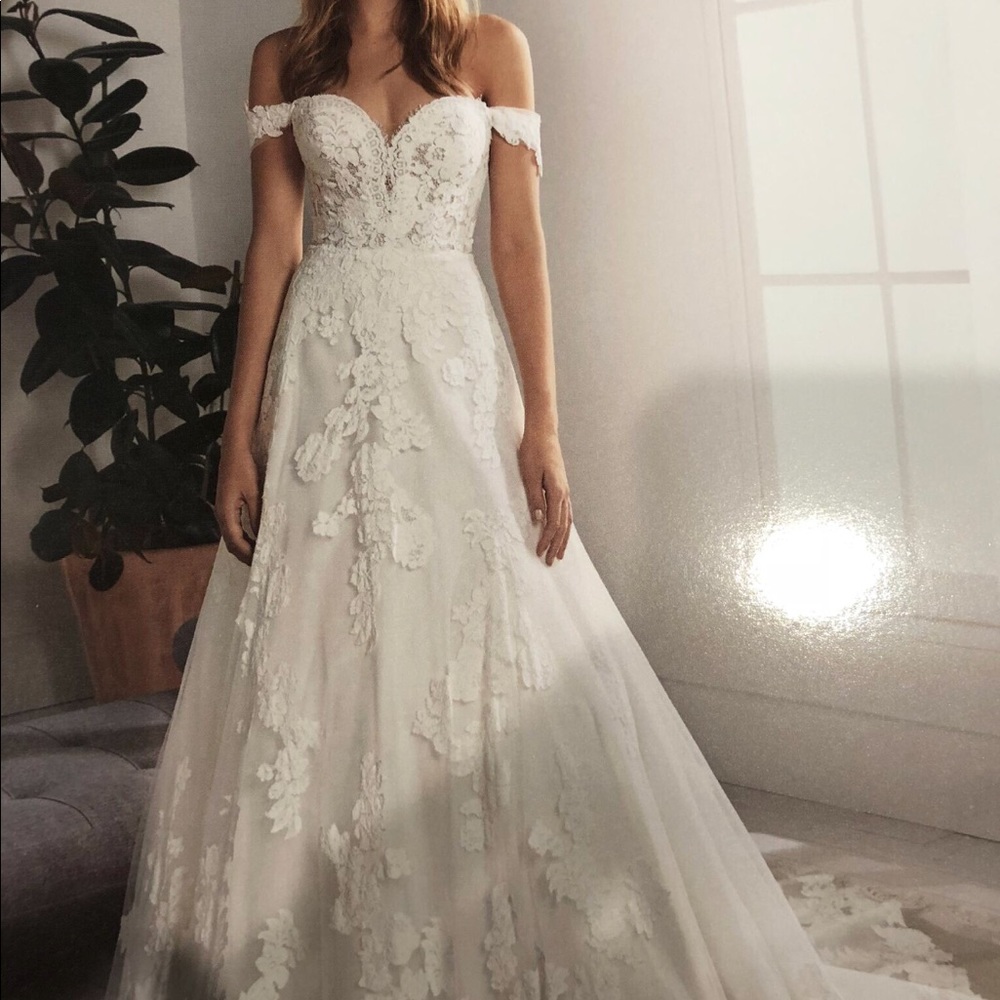 Lace wedding dress